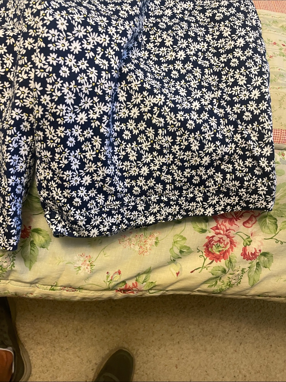 Lands' End Navy Daisy-Print Mid-Rise Shorts - Picture 3 of 3